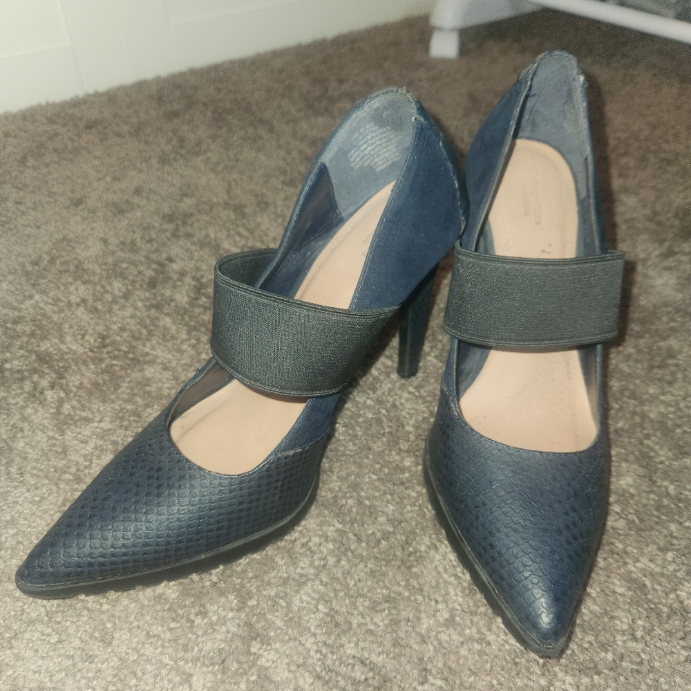 Simply Vera Vera Wang Blue and Black Heels with Pointed Toe
